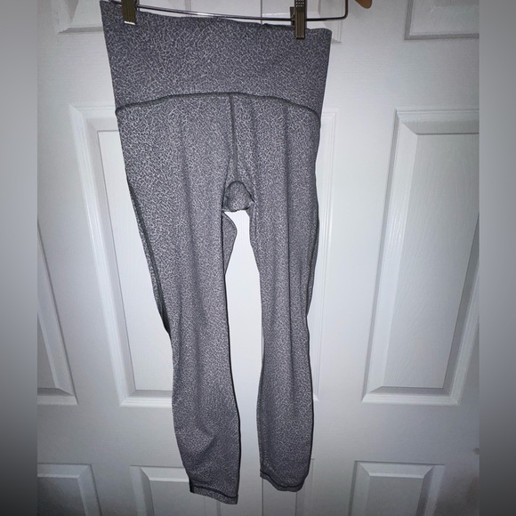 Lululemon High-Rise Grey Mesh Panel Leggings Size 6 - Picture 2 of 7